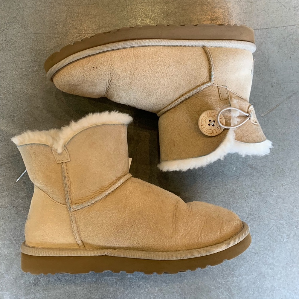 Ugg Bailey Button - image 1